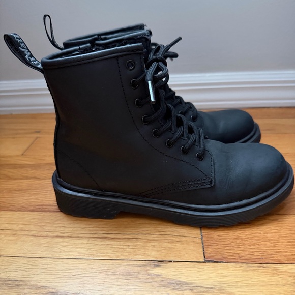 Dr. Martens Black Leather Children’s Boots- Fleece Lined - Picture 3 of 8